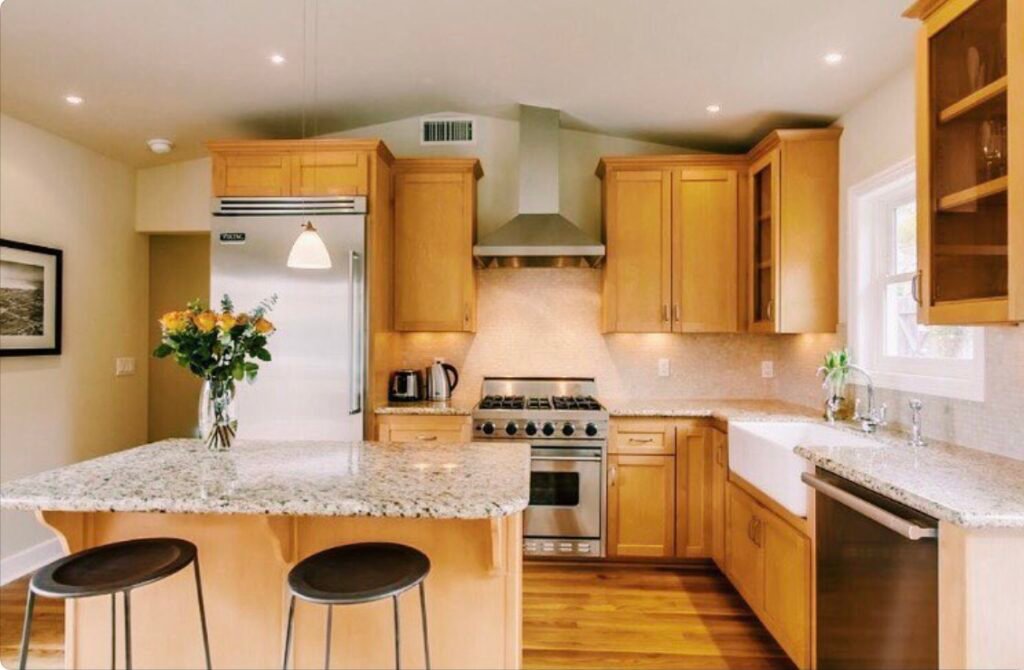 Modern-kitchen-with-wooden-cabinets